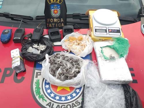 Jovem suspeito de tráfico de drogas é preso com mais de 1 kg de pasta base de cocaína