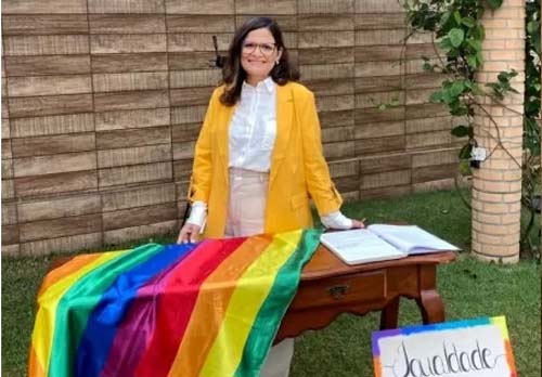Polícia identifica autor de ameaças contra pastora por celebração de casamento homoafetivo