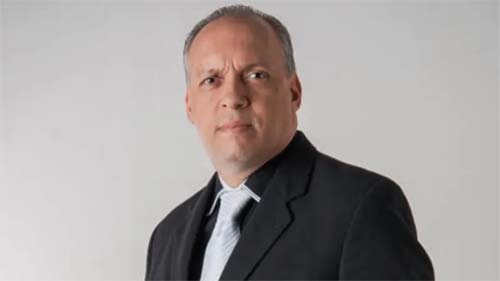 Pastor flagrado de peruca e calcinha recebe salário de R$ 39 mil como servidor do TJGO