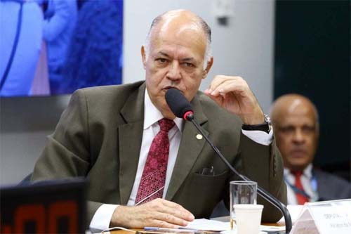 Comissão aprova PL que proíbe casamento de pessoas do mesmo sexo