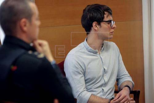 Brasileiro é condenado a prisão perpétua por matar tios e primos na Espanha