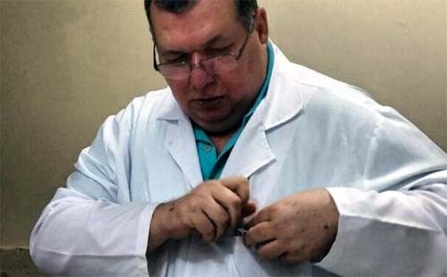 Homem encontrado morto em apartamento de residencial em Arapiraca é o escritor e médico Paulino Vergetti