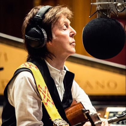 Paul Maccartney lança disco de inpeditas e clipe com homenagem especial ao Brasil