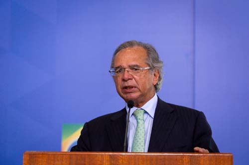 Bolsonaro deve anunciar extensão do auxílio emergencial por mais 3 meses nesta semana, diz Guedes