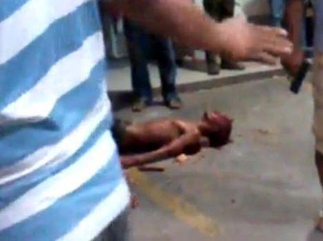 Acusado de assalto é espancado e apedrejado por populares