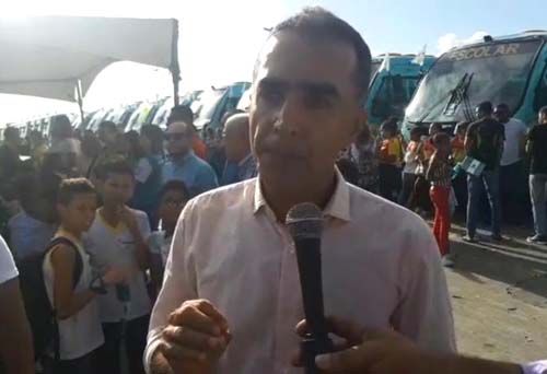 Prefeitura de São Miguel entrega 20 novos ônibus escolares, as vésperas do dia do estudante