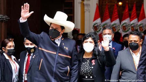 Pedro Castillo toma posse como presidente do Peru