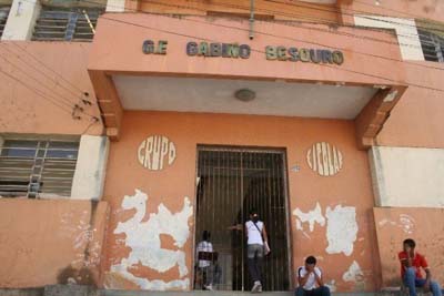 Criança de apenas 11 anos vai à escola com revólver em Penedo 