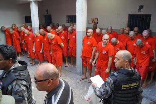 Estado monta operação de guerra para transferir detentos de Penedo