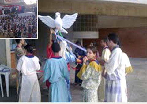 Pentecostes reúne centenas de fiéis no Ginásio do Sesi