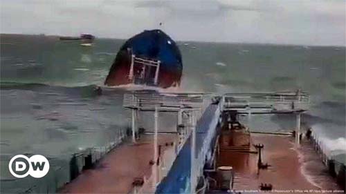 Petroleiros russos à deriva causam grande vazamento de óleo 