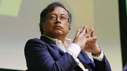 Gustavo Petro critica operação policial no Rio de Janeiro e compara com ações de guerra