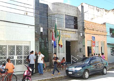 Justiça caça mandatos de políticos presos na 