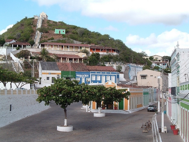 Mulher é morta a facadas na feira livre de Piranhas