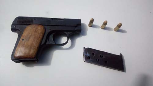 Menor é apreendido após ser flagrado com pistola em pizzaria em Tanque D’Arca