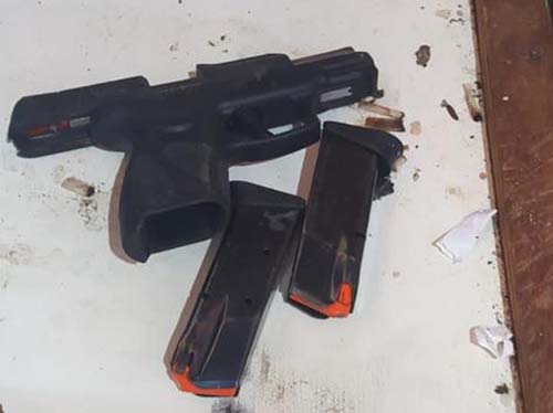 Um dia após rebelião com cinco presos mortos e 17 feridos, pistola é encontrada dentro de cela do presídio de Salvador