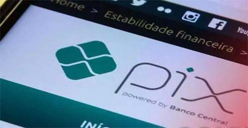 Movimentações pelo PIX somam R$ 17,2 trilhões em 2023 e batem recorde; dinheiro físico em circulação tem queda