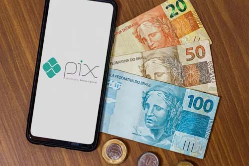 Projeto que estabelece pagamento automático de pensão alimentícia via Pix é aprovado