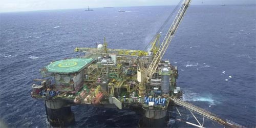 Cinquenta grandes empresas petrolíferas se comprometem com pacto climático para redução de emissões até 2050, incluindo a Petrobras.