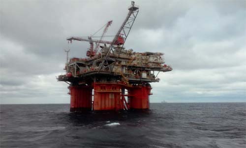 Greve do Ibama reduz petróleo em 200 mil barris por dia