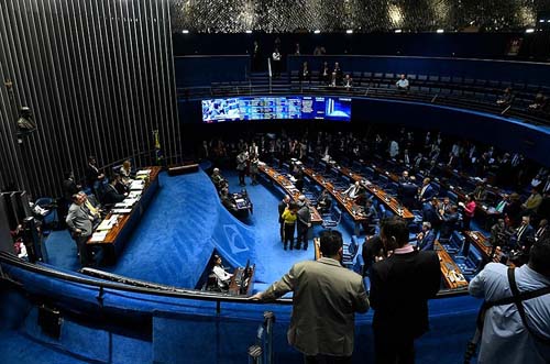 Plenário deve votar PEC da reforma da Previdência na terça  Fonte: Agência Senado