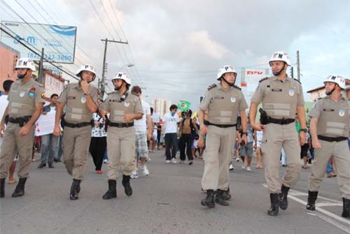 PM identifica vândalos que assustam passeatas em Maceió 