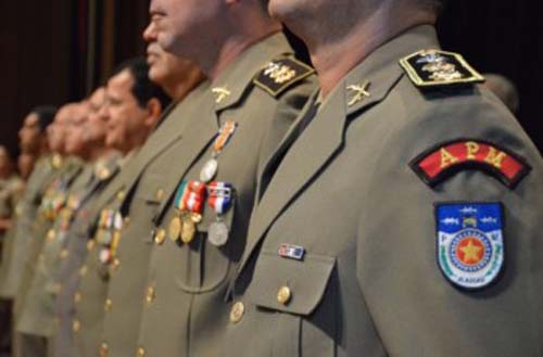 Cerca de 2 mil policiais militares irão às ruas nesta terça-feira contra despromoções