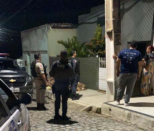 Mercadinho é arrombado e ladrões tentam entrar em residência no centro de Joaquim Gomes