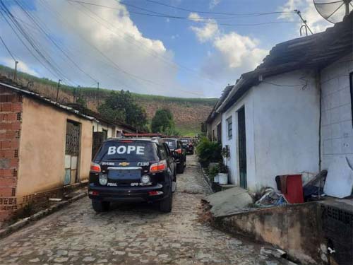 Forças de segurança caçam suspeito de matar dois e ferir outro em suposta tentativa de assalto