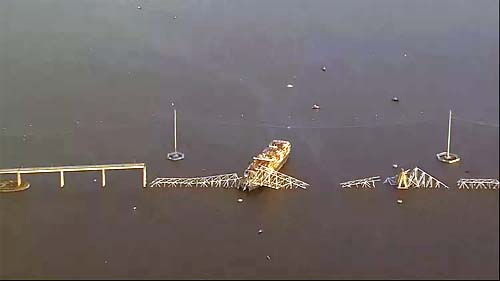 Ponte em Baltimore colapsa após embate de navio. Duas pessoas resgatadas e várias desaparecidas