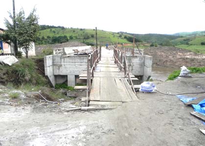 Um ano após a enchente de 2010 comunidade de Munguba distrito de Santana do Mundaú isolada do mundo espera conclusão de ponte