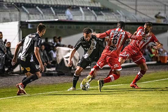 Com um a menos, CRB perde para a Ponte Preta por 1 a 0 no Moisés Lucarelli