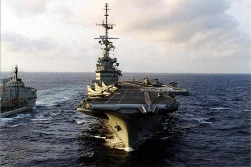 Governo brasileiro decide afundar antigo porta-aviões com resíduos tóxicos