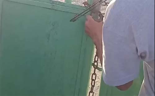 Família é obrigada a arrombar portão de cemitério para enterrar parente em Boca da Mata