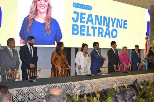 Em solenidade concorrida, JHC assume a prefeitura e vereadores tomam posse em Maceió