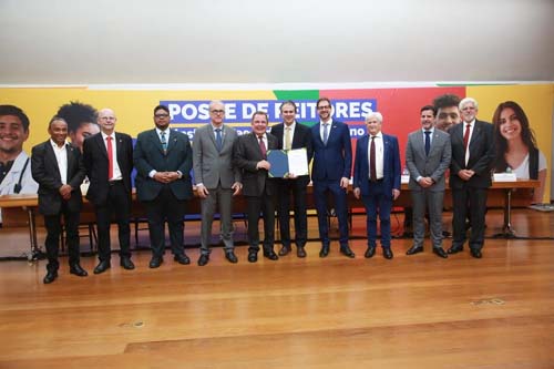 MEC empossa 15 reitores de instituições federais 