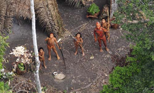 Por que há uma centena de povos que querem seguir isolados?