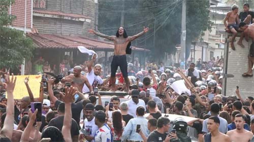 Tumulto marca saída de MC Poze do Rodo do presídio de Bangu 3