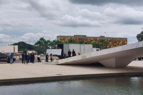 Eventos na Praça dos Três Poderes Celebram a Vitória Contra o Golpismo