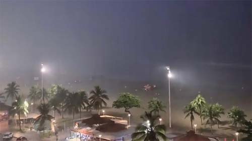 Alerta de tempestade na Baixada Santista causa alagamentos e falta de energia