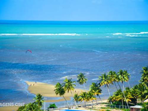 Pouso de parapente na água provoca boatos de queda de aeronave em Porto de Pedras