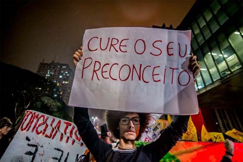 Instagram diz que vai banir conteúdos que promovem 'cura gay' e 'cura trans'