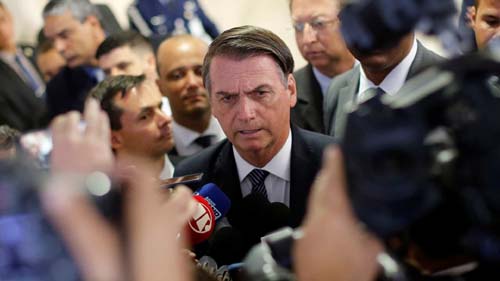 Bolsonaro: 'Querem me deixar como Rainha da Inglaterra?'