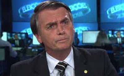 Após episódios de náuseas e vômito, Bolsonaro usa sonda