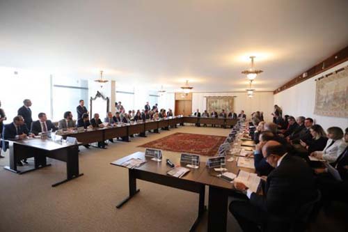 Retomar obras paradas no País é ajudar no desenvolvimento, diz Otávio Lessa