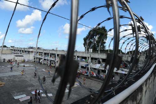 STJ ordena que presa trans seja transferida para ala feminina