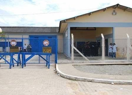 Esposas de policiais presos devem recolher objetos pessoais dos maridos no Presídio Militar