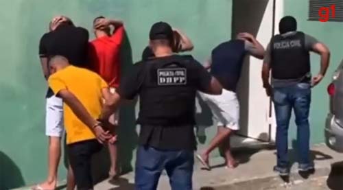 Sobe para 10 número de presos por chacina que matou 6 em Fortaleza; vídeo mostra chegada à delegacia