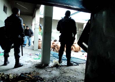 Presos promovem rebelião na Delegacia Regional de Penedo 