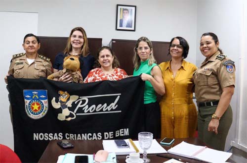 O Programa de Resistência às Drogas e Violência é implementado nas escolas municipais visando conscientização dos alunos